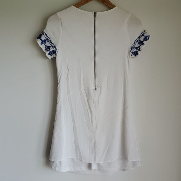 Lulu's Tale to Tell Blue & Ivory Embroidered Shift Mini Dress D3017 Size Small - Picture 3 of 5